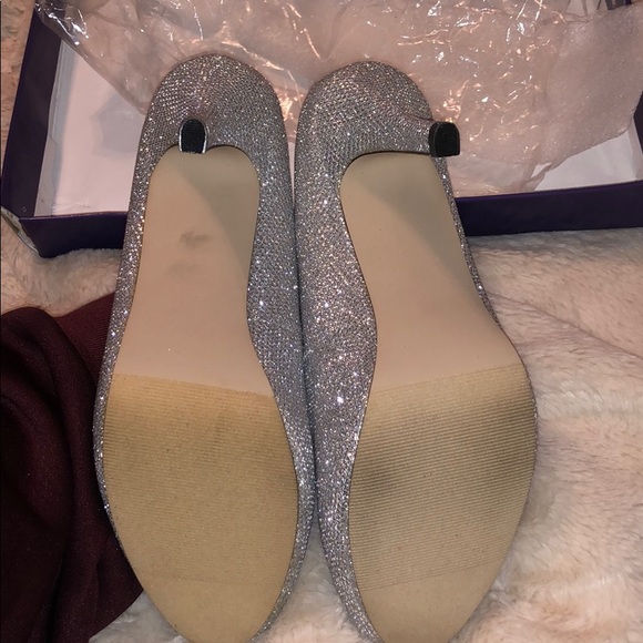 Silver heels - Picture 3 of 5